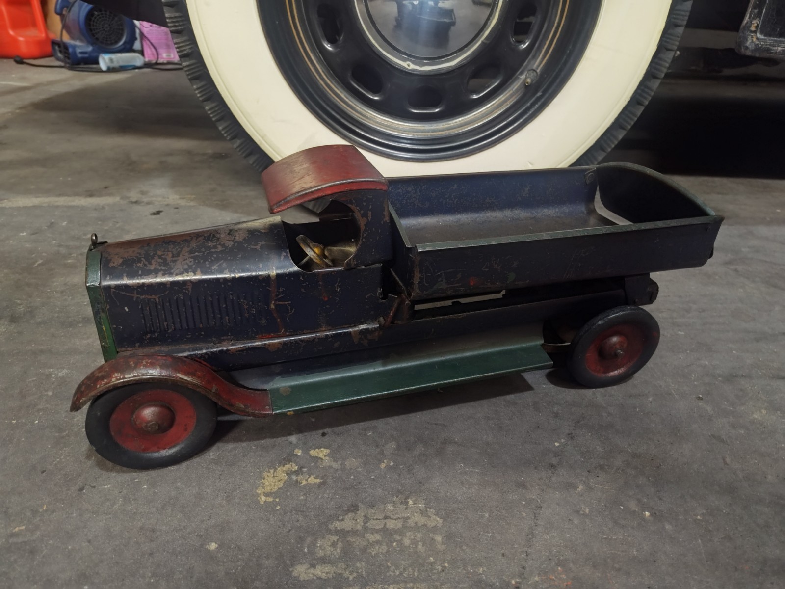 Vintage 1920s Turner Toys Pressed Steel Dump Truck Toy Original Paint C Cab