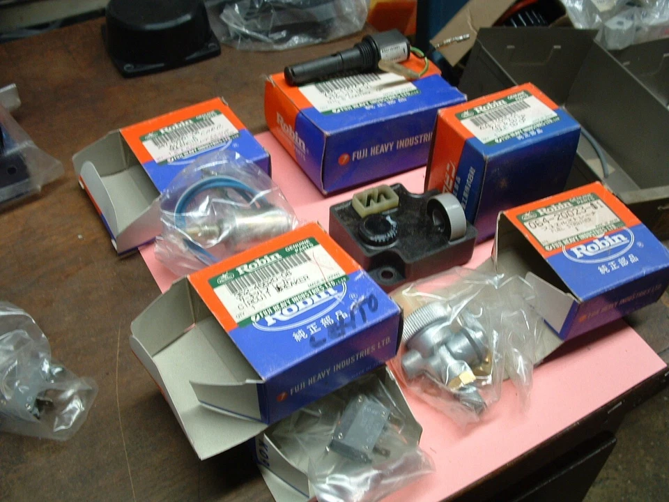 LOTE DE 5 PIEZAS NUEVAS + 1 USADAS OEM SURTIDO PARA GENERADORES MAKITA ROBIN G6101R G6100 Foto 2 de 4