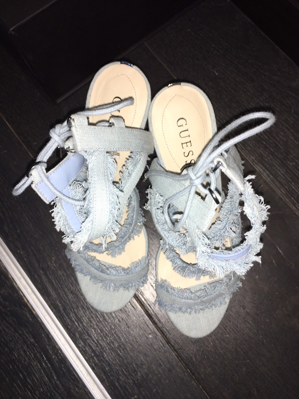 BRAND NEW GUESS Blau DENIM FRINDGE SANDALS BLOCK HEELS US US HEELS 8.5 UK6 UR 39 bc7583 BRAND NEW GUESS Blau DENIM FRINDGE SANDALS BLOCK HEELS US US HEELS 8.5 UK6 UR 39 bc7583