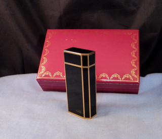 NICE CLEAN VINTAGE BLACK ENAMEL SWISS MADE CARTIER POCKET LIGHTER WORKING