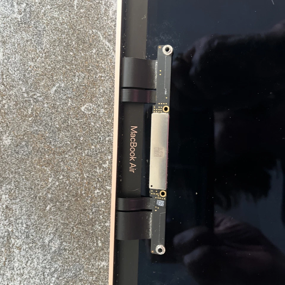 Apple parts - MacBook Air 13.3" (2020) LID (NO SCREEN) Gold  Code 288463   - Image 3 of 4