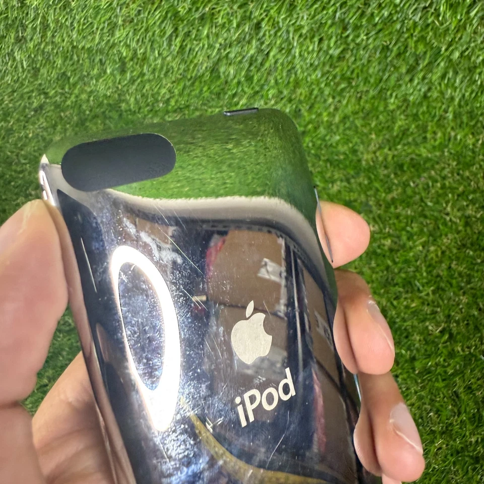 Apple iPod Model A1288 8 GB Touch 2nd Gen - Image 4 of 4