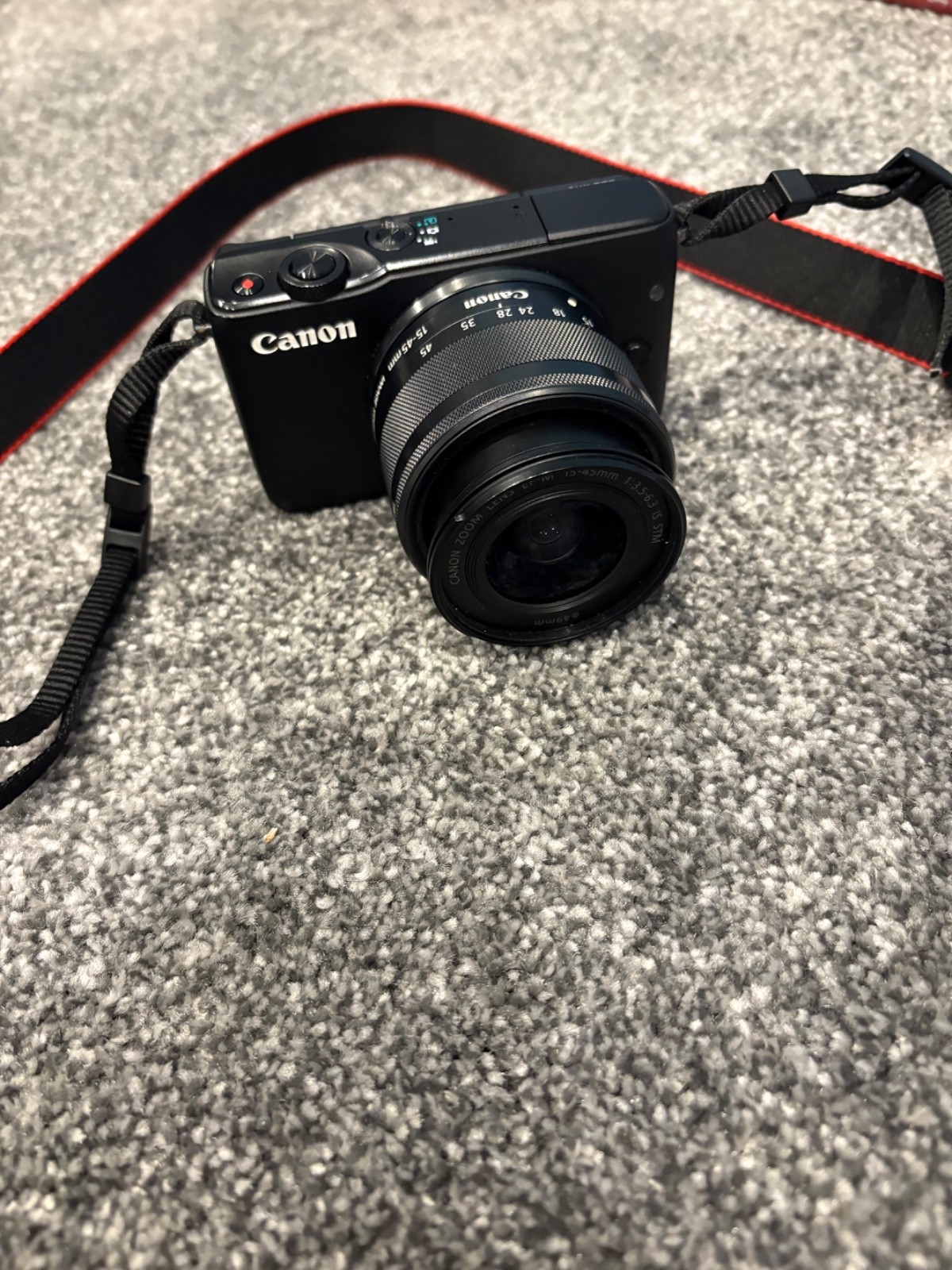 Canon EOS M10 Mirrorless Camera with 15-45mm Lens