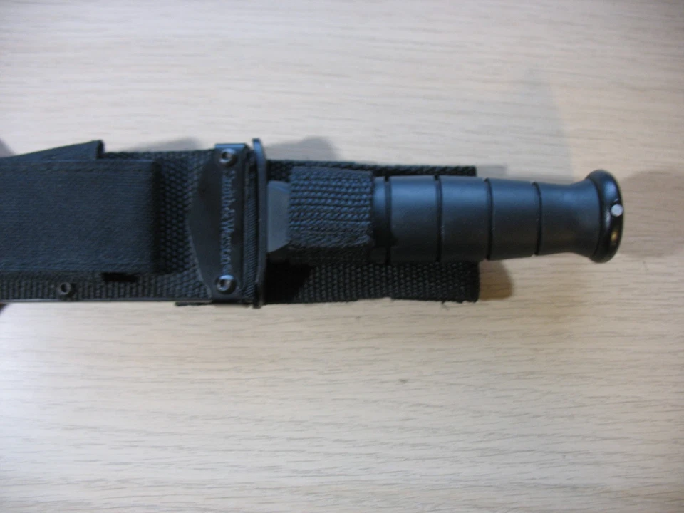 Cuchillo de hoja fija Smith & Wesson Search & Rescue Black Marine Combat 440C SUR1 Foto 2 de 4