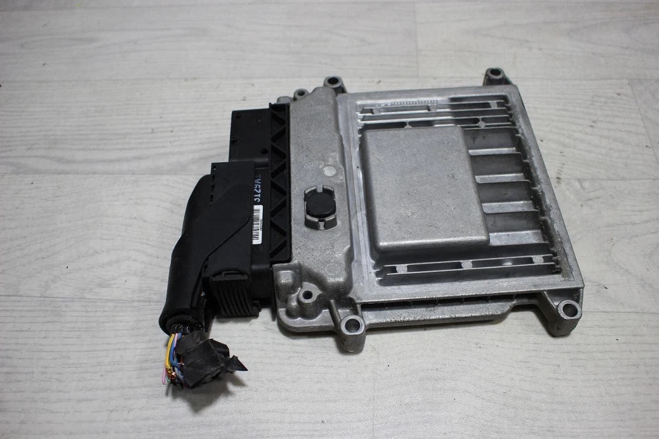 Motorsteuergerät Steuergerät 39112-2B100 / 9030933129A1 Hyundai i30 CW Bj,07 - Bild 2 von 4