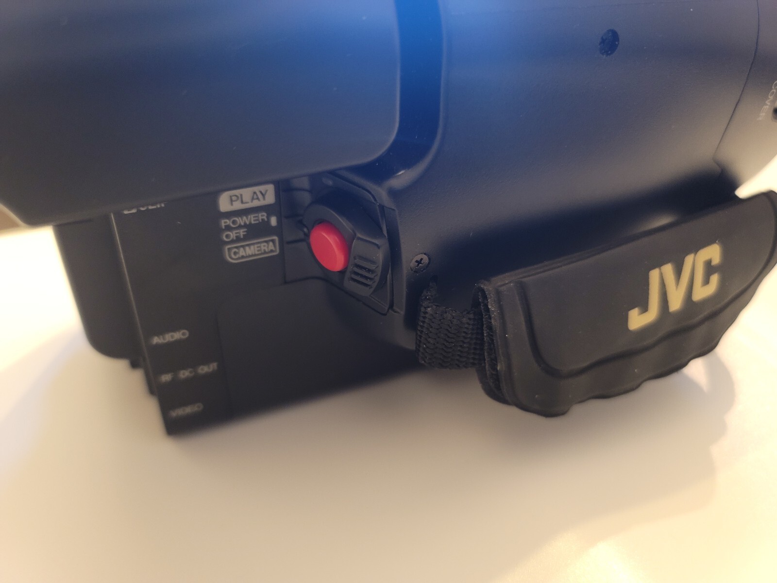 JVC Handycam VHS Video Movie VHSC GRAX230 w/ Battery Charger, Bundle