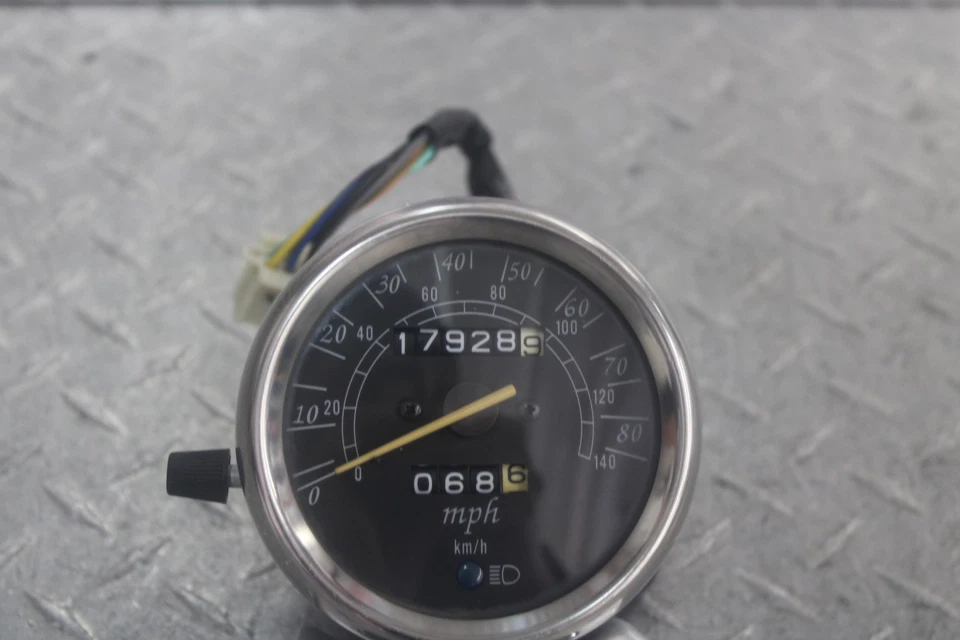 2004 SUZUKI GZ250 GAUGES METER SPEEDO TACH  34110-13F40 17,928 MILES - Image 2 of 4