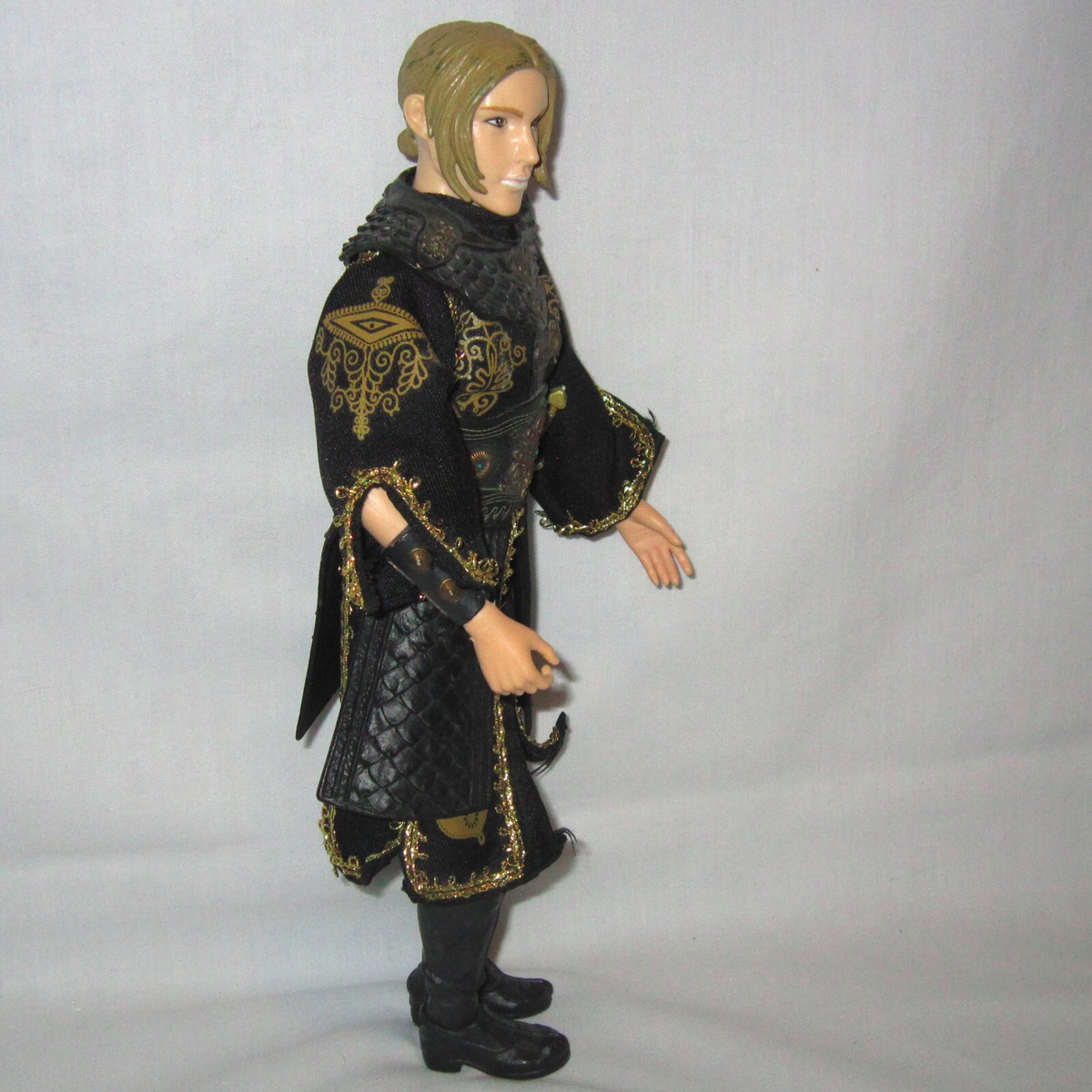 (未使用･未開封品)ムービー・マスターピース - 1/6 Scale Fully Poseable Figure: Pirates Of The Caribbean / At World&#39;s End - Elizabeth Swann Amazon.co.jp: ムービー・マスターピース - 1/6 Scale Fully