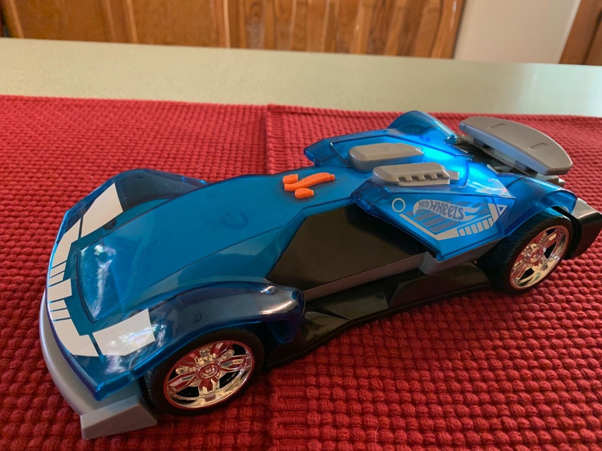 Hot Wheels Color Crashers Cyber Speeder, Motorized Toy Car Lights