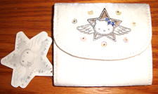 NWT Vintage 2000 Sanrio Hello Kitty White tri-fold wallet / photos - Y2K - Rare 