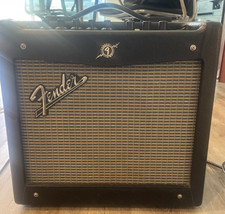 Fender Mustang I (V.2) 70 watt Modeling Guitar Combination Amplifier 14x15x8”
