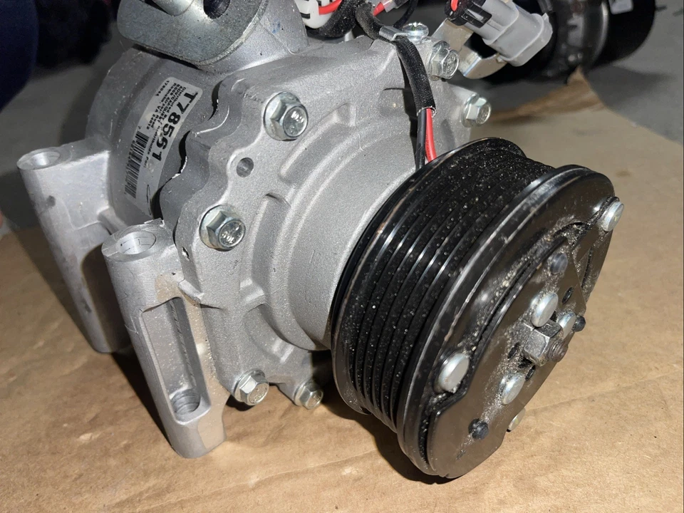 Conjunto de compresor de aire acondicionado Carquest T78561 (genuino) Foto 2 de 4