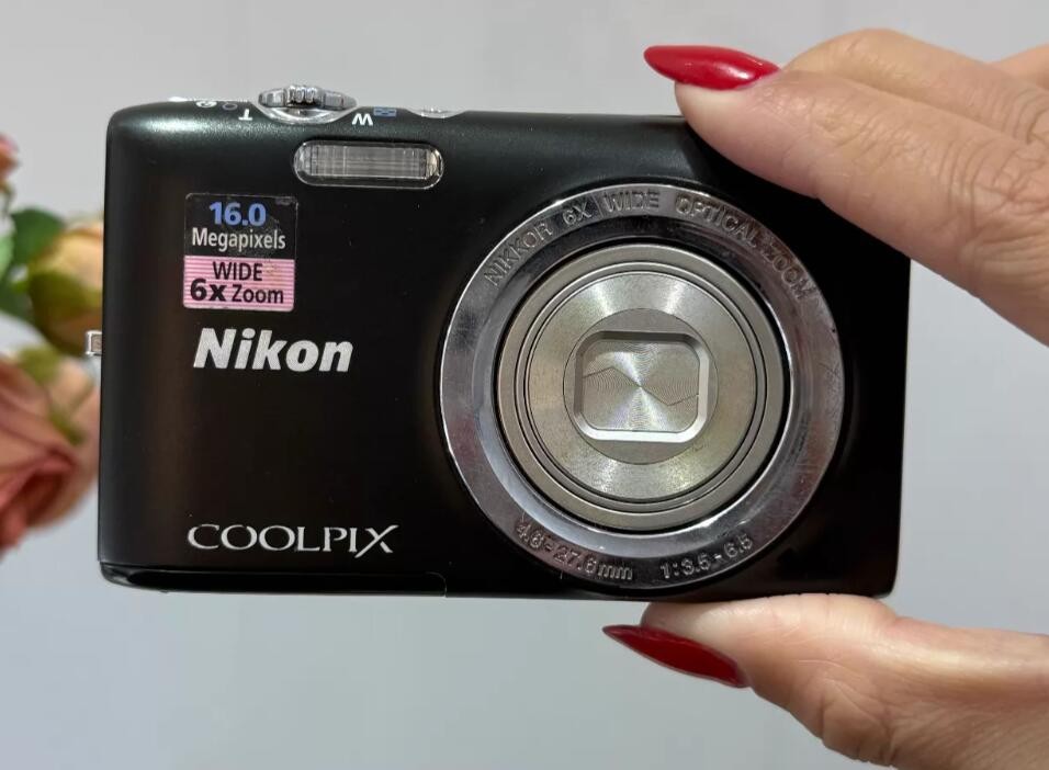 Nikon coolpix S2700 （良品） Nikon Coolpix S2700 Compact Black 16MP 4x Digital Zoom 90% NEW
