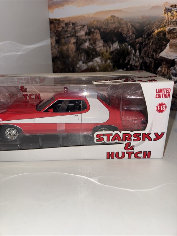 Celebrity Authentics RARE STARSKY & HUTCH 1:18 Greenlight CAR