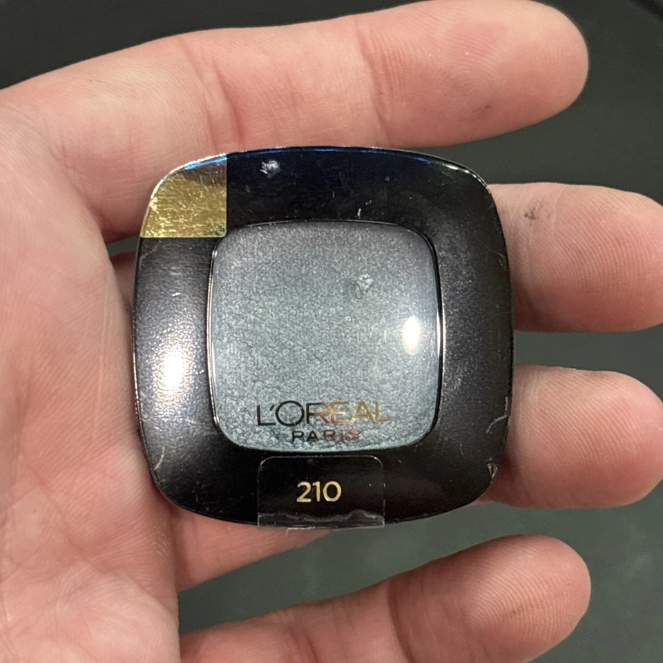 L'Oreal Colour Riche Eyeshadow, (210 Argentic) 0.12 Oz New / Sealed - Image 2 of 4