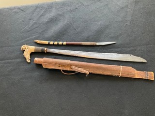 OLD ANTIQUE BORNEO DAYAK DYAK MANDAU SWORD WITH VERY NICE PISO RAUT