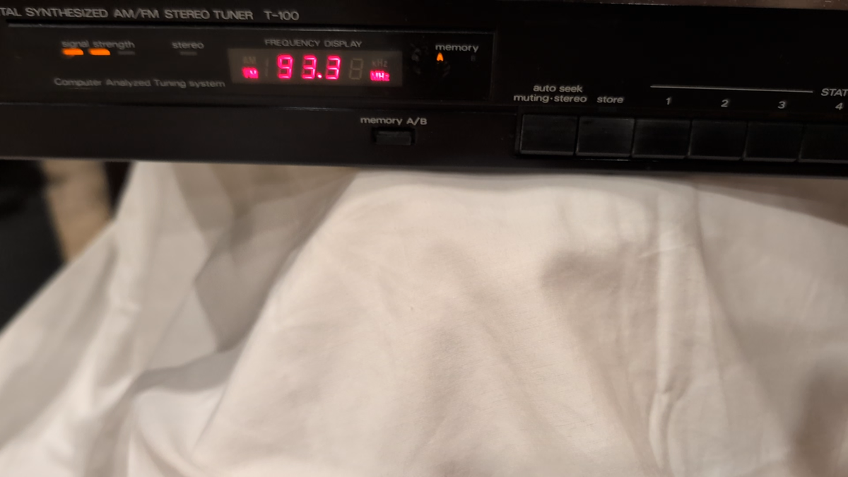 Luxman T-100 Am / FM Stereo Digital Tuner Working T100 for sale