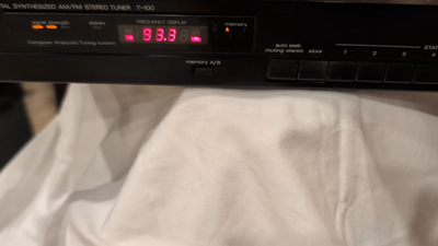 Luxman T-100 Am / FM Stereo Digital Tuner Working T100 for sale