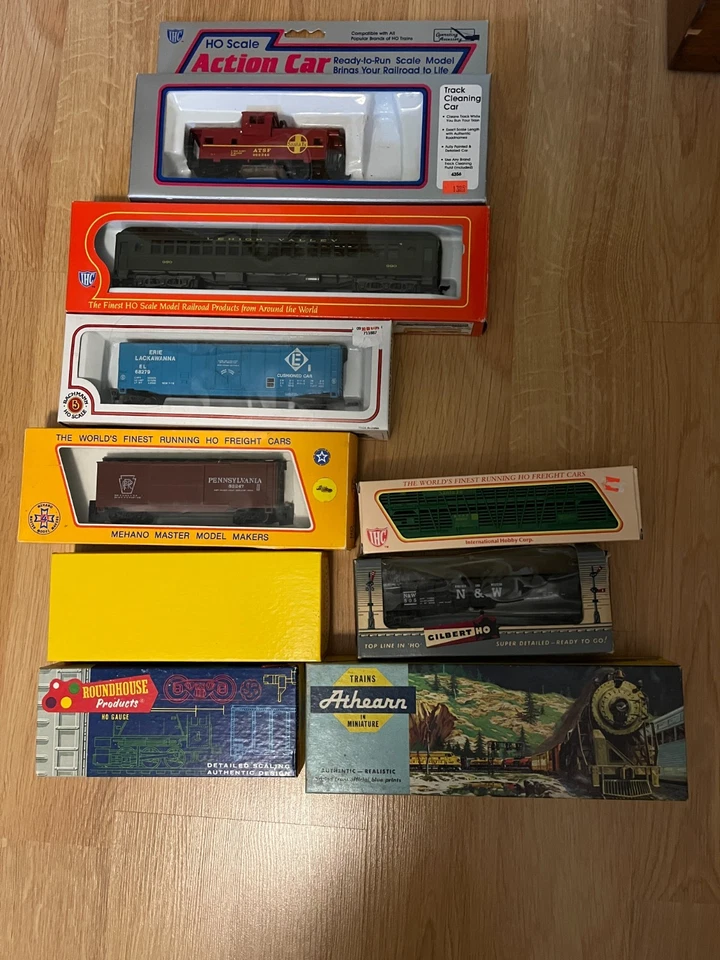 Vintage Lot of HO Train Cars IHC, Roadhouse, Gilbert, Accurail, Athearn in Boxes - Image 3 of 3