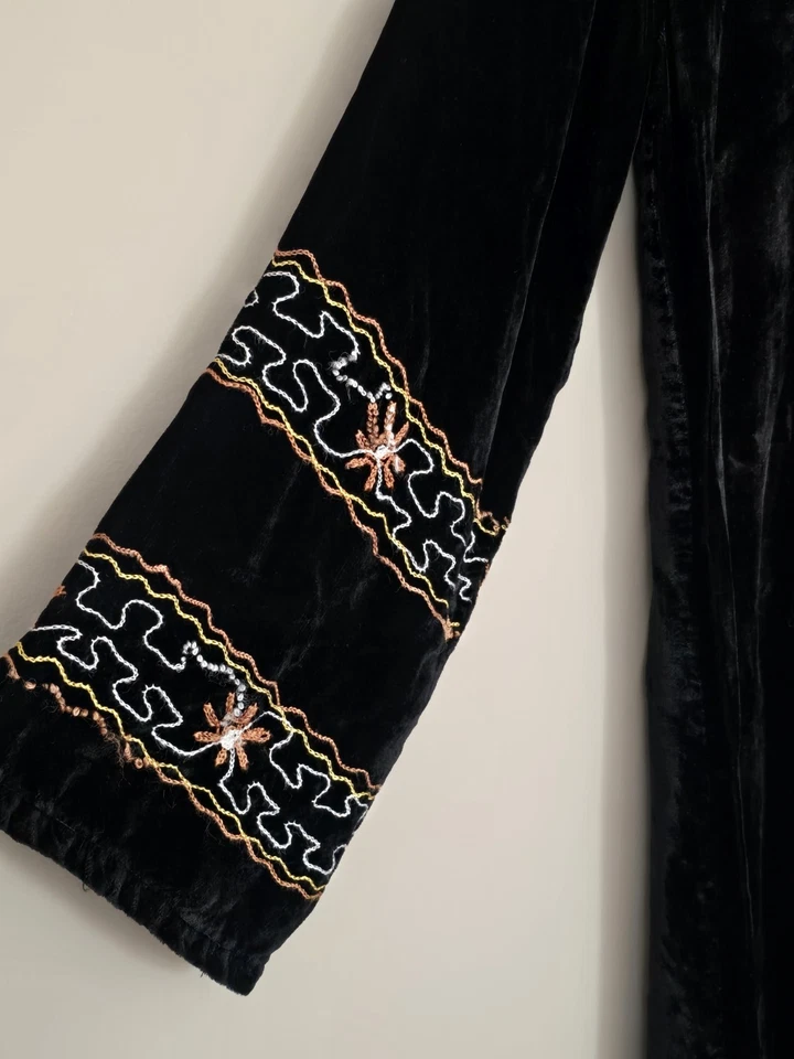 Plumero de colección años 90 para mujer L negro terciopelo aplastado bordado floral capucha boho gótico Foto 2 de 4