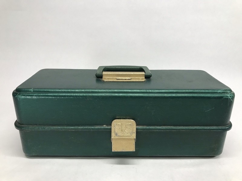 Umco Model 175U Kelly Green Tackle Box Vinyl & Aluminum 26 Compartments