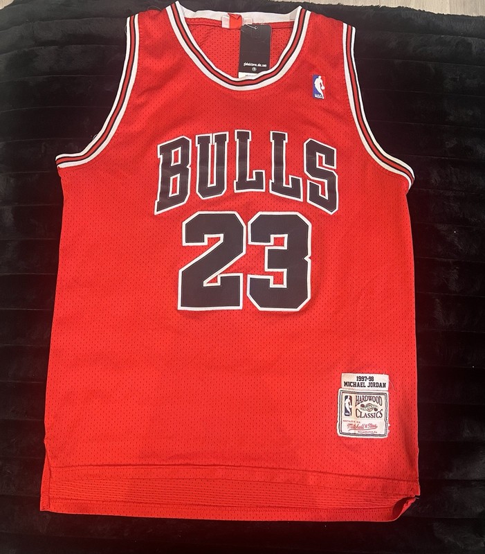 Mitchell & Ness Chicago Bulls #23 Jordan Red NBA Basketball Jersey – Size M