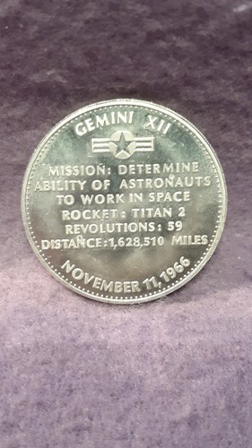 GEMINI X11 ~ 11 DE NOVIEMBRE 1966 ~ CAMINATAS ESPACIALES EXTENDIDAS ~ MEDALLA DE PLATA (33 mm) - Imagen 2 de 2
