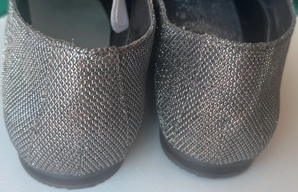 GB Gianni Bini Glittery Flat Heel Leather Sole Dress Shoes Women's Size 9.5M - Image 4 of 4