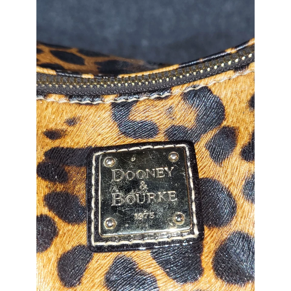 Bolso de Hombro Dooney & Bourke Estampado Safari Cuero Genuino Italiano Dije Diseñador Foto 2 de 4