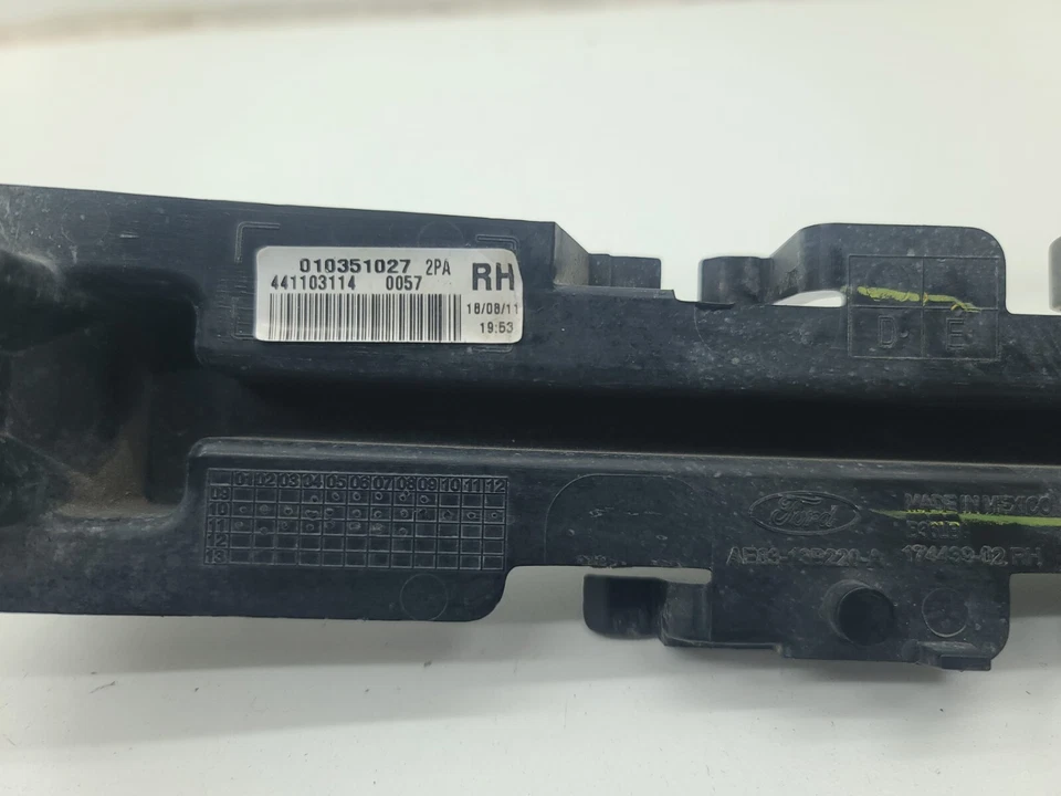 福特 TAURUS FIESTA 前侧标记灯右手 2011 - 2013 原始设备制造商乘客 010351027 — 第 4/4 张图片