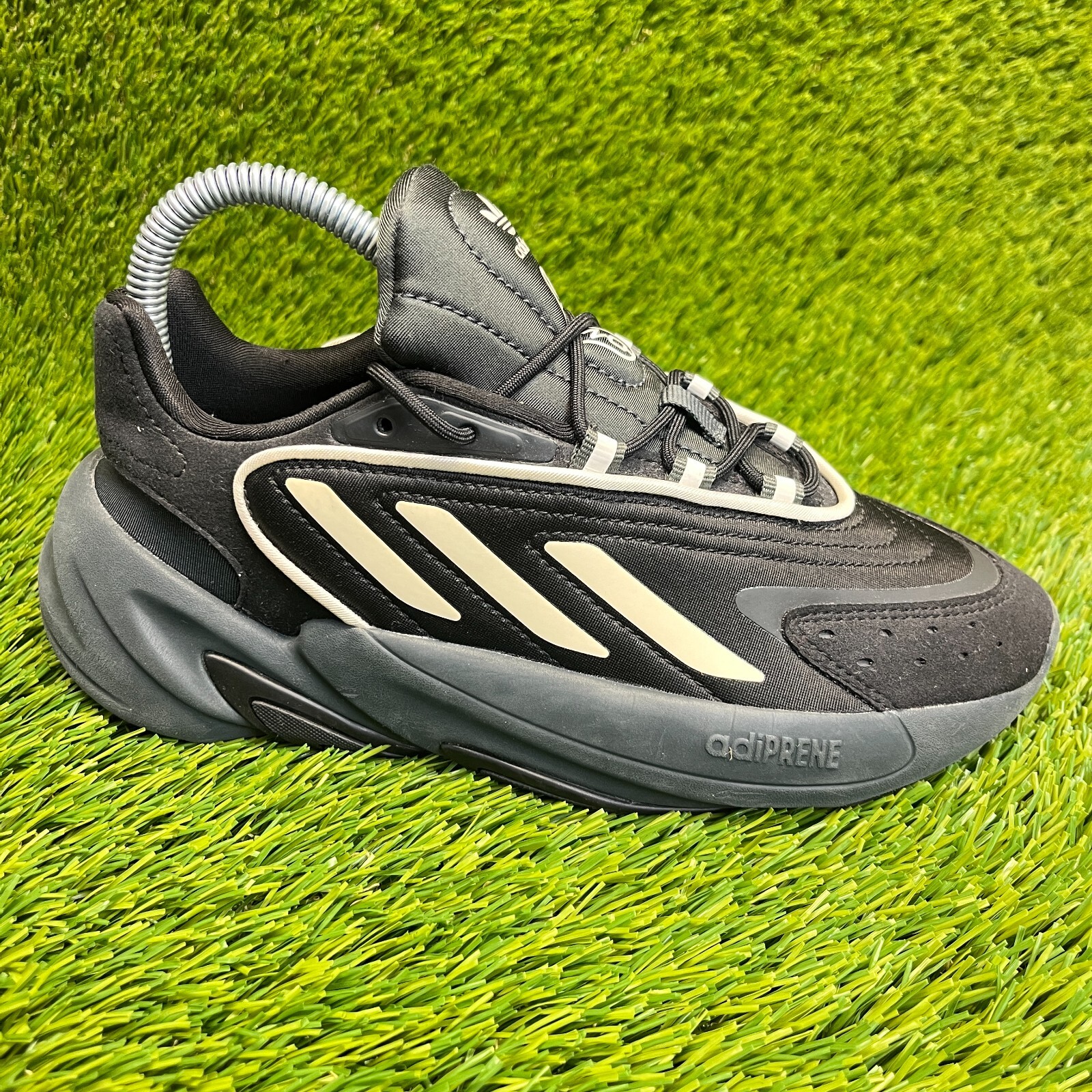 Adidas Originals Ozelia Boys Size 4Y Black Cream Athletic Running Shoes Sneakers Adidas Originals Ozelia Boys Size 4Y Black Cream Athletic Running Shoes Sneakers