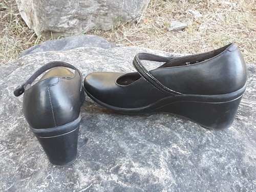 Scarpe Clarks da donna nere taglia 8 M pelle slip on tacco a zeppa carine casual - Foto 5 di 8