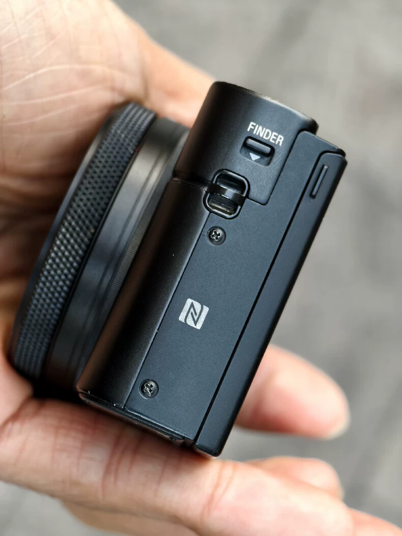 ⑪SONY RX100M7 中古品 Sony Cyber-Shot RX100 VII RX100M7 20.1MP Digital Camera 8x Optical