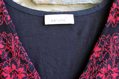 BNWT SIZE 14 PER UNA RED & BLACK LACE TOP. LINED, BEAUTIFUL FABRIC. GR8 FOR XMAS - Picture 3 of 4
