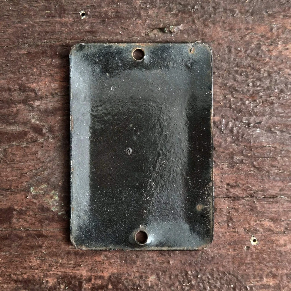 Plaque émaillée ancienne « Pompe à 90 M » - Photo 3/3