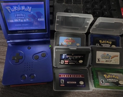 Gameboy SP and Game Cartridge Set