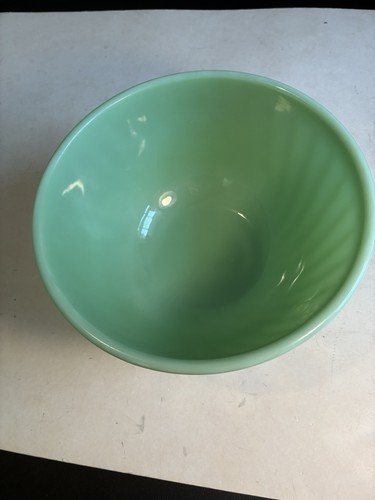 Anchor Hocking Fire King 2 Quart Bowl Jadeite 9 inch swirl USA made Milk Glass - Picture 3 of 7