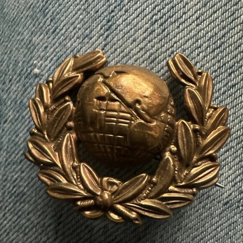 WW2 Royal Marine Commando sweet heart badge