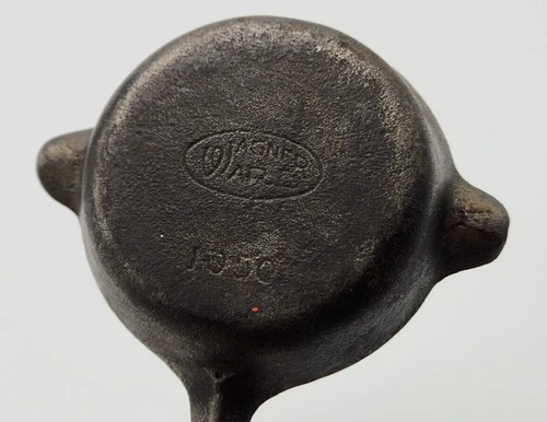 Vintage Wagner Ware 1050 Old Cast Iron Mini Skillet Double Spout Ashtray USA