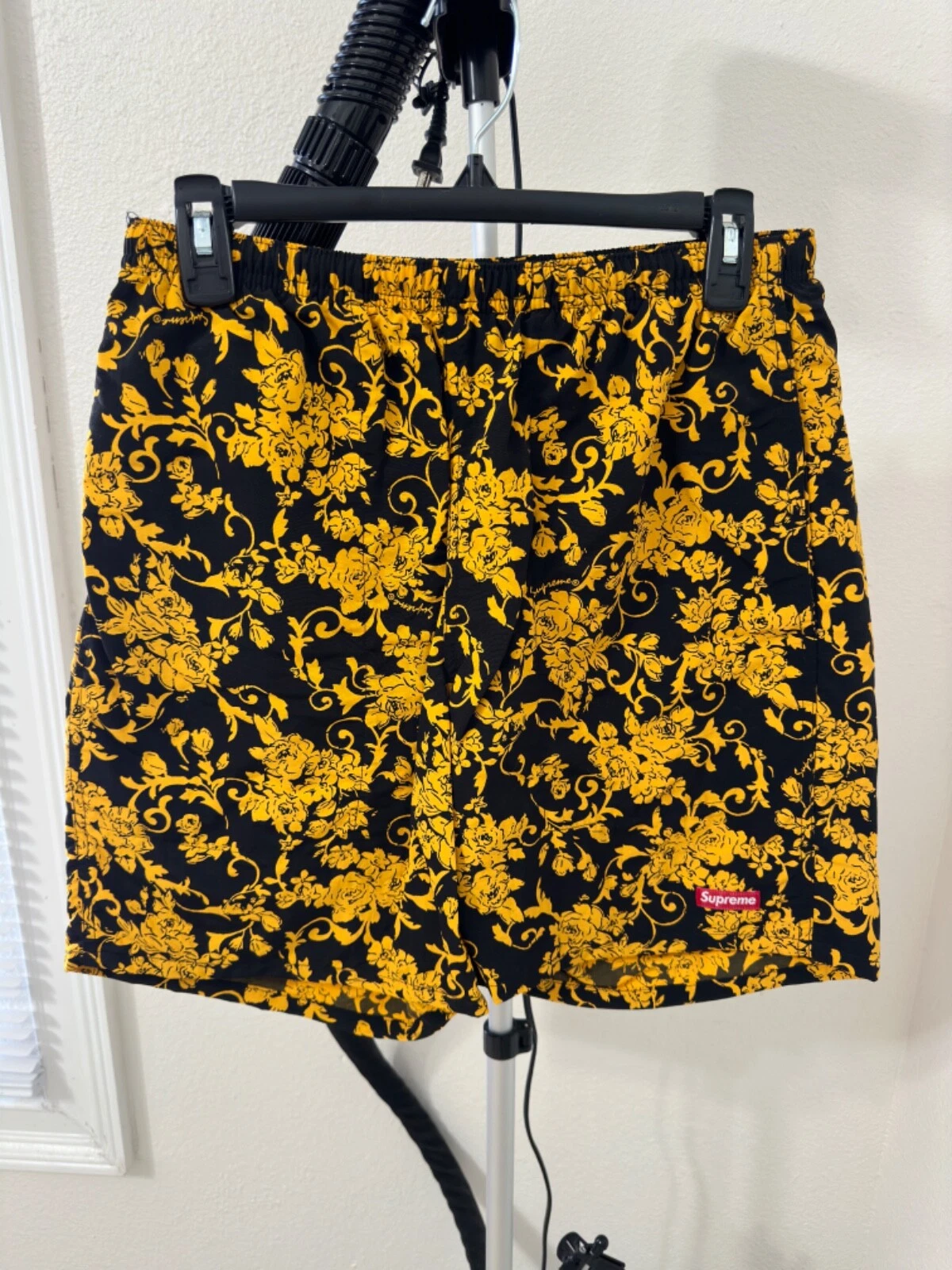 Short eau Supreme en nylon noir floral taille S