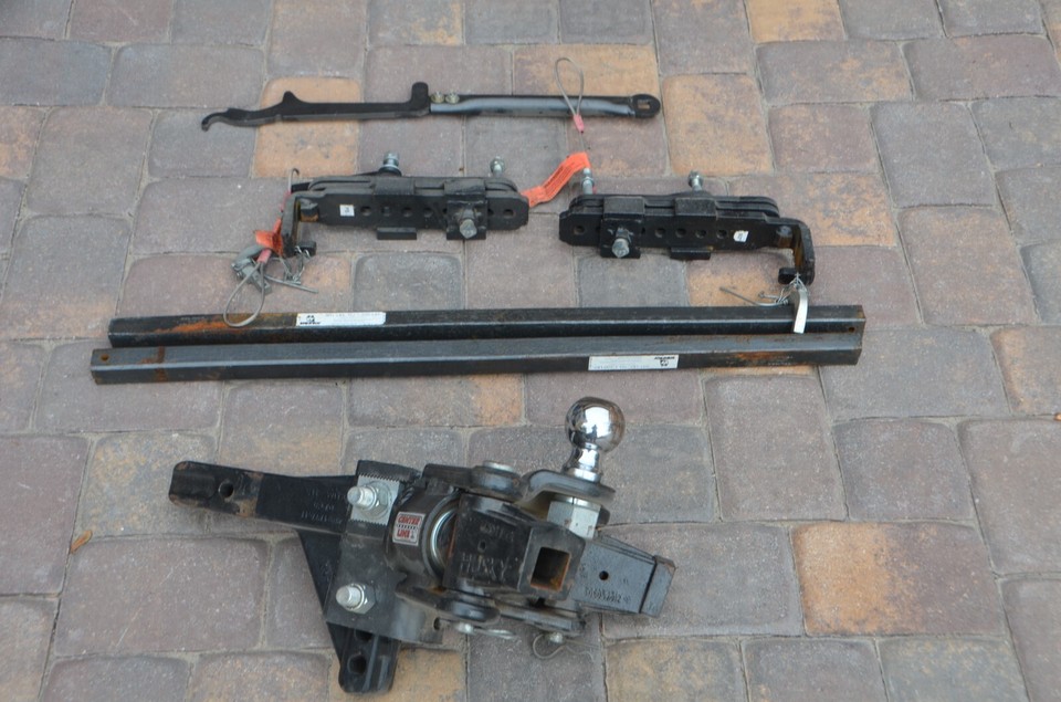 Husky 31390 Center Line Weight Distribution and Sway Control Trailer