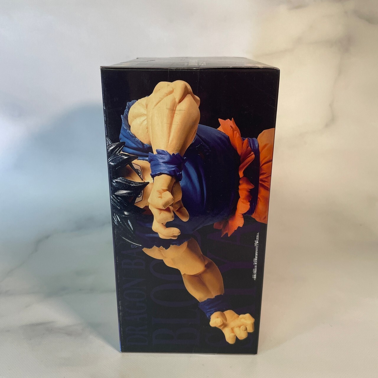 Banpresto Super Saiyajin Son Goku: ~ 20 cm Dragonball Z x Sangue dos  Saiyajins ~ Estatueta + 1 pacote oficial de cartas colecionáveis de  Dragonball (38747)