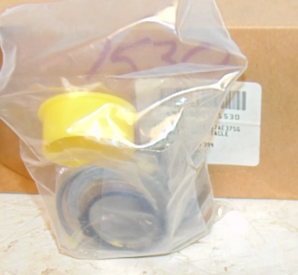 RARO NOS NUEVO 5935-00-054-1530 CONECTOR RECEPTÁCULO P/N CVC6057AE37SG CAÑÓN NUEVO EN CAJA Foto 4 de 4