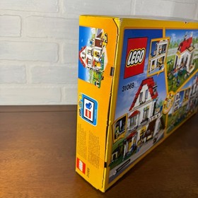 LEGO CREATOR: Modular Family Villa (31069)-DAMAGED BOX-Brand New-Sealed