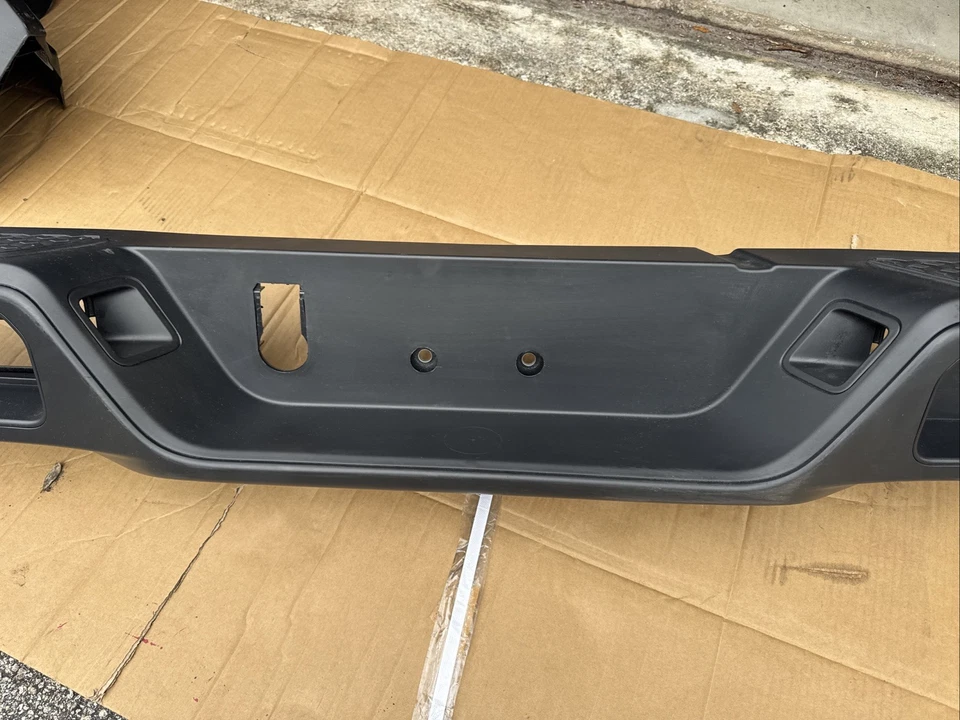 20-25 Jeep Gladiator SPORT Rear Bumper Assy 6MD38RXFAE OE Mopar OEM Factory - Image 3 of 4