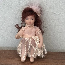 Dolls house miniature porcelain girl doll articulated arms and legs 3.5cm M 
