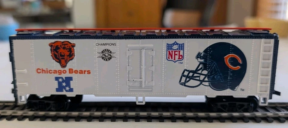 Ho Scale NFL CHICAGO BEARS Reefer Car MANTUA COLLECTIBLE  - Image 4 of 4