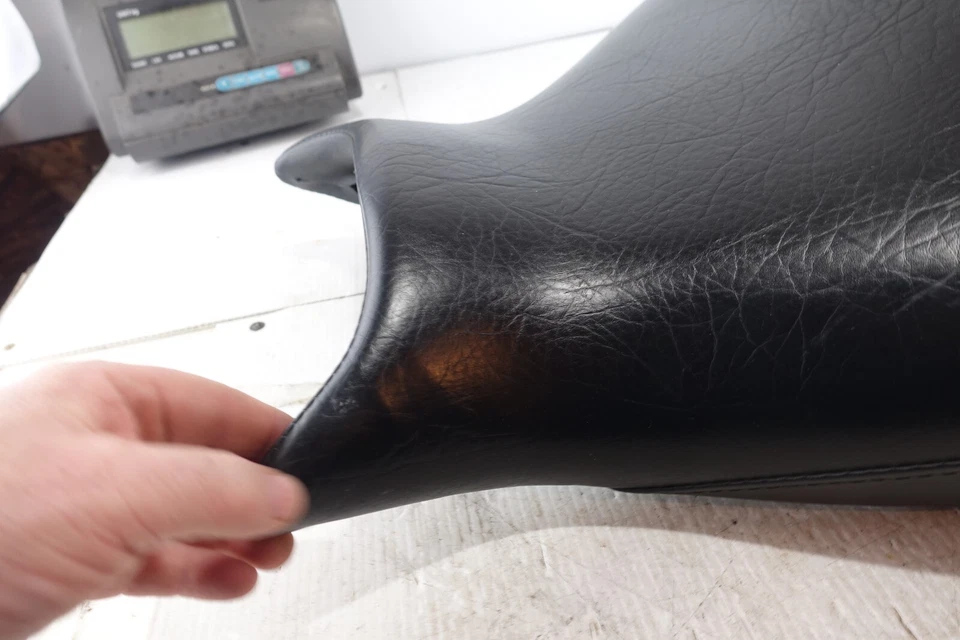 Conjunto de assento principal Honda genuíno preto XTV1800R VTX1800T 2002-2009 77200-MCV-R10 - Imagem 4 de 4