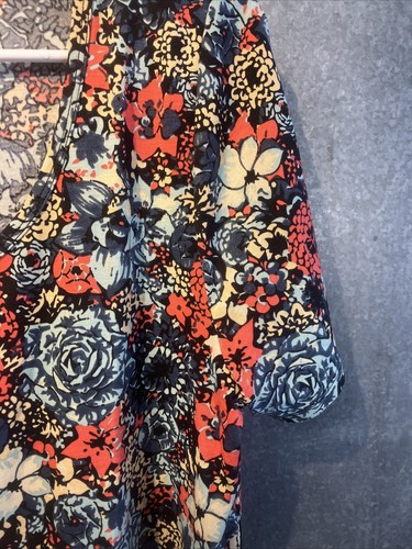 LuLaroe Short Sleeve Blouse Size XL Floral Design - Picture 7 of 15