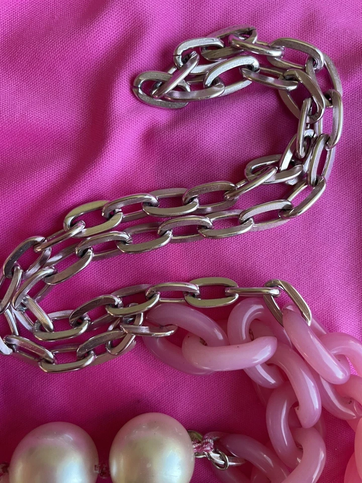 Tarina Tarantino Vintage Barbie Superstar GRANDE Rosa Cadena Perla Collar Largo Foto 2 de 4